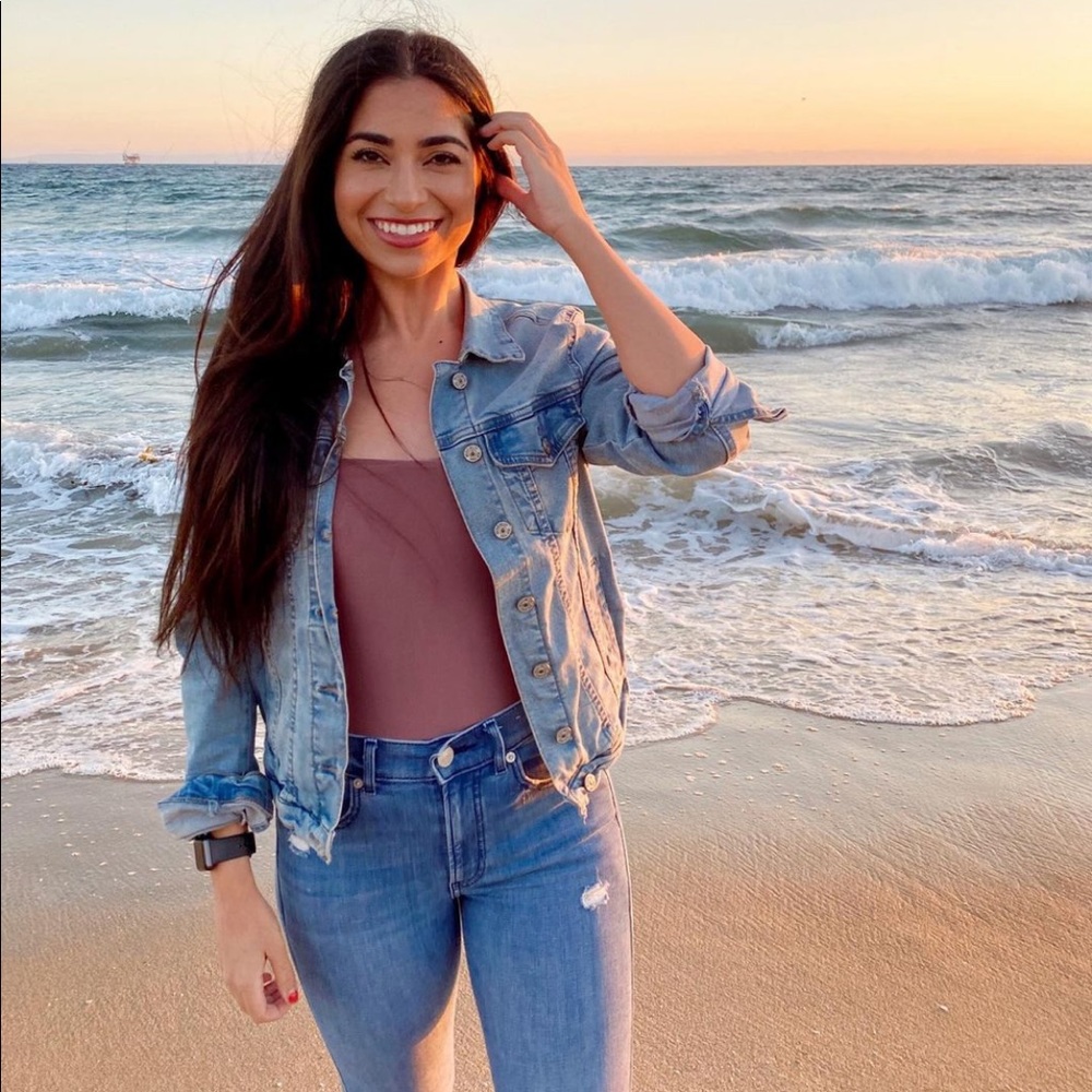 Meet your Posher, Anahita